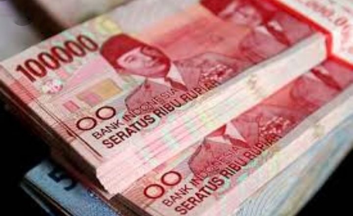 Segepok Uang Pancingan, Awas yang Mengambil Bakal Dicekik Jin